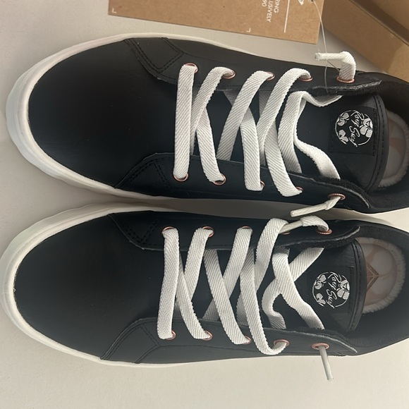 Roxy slip on. Platform sneakers brand new! - Picture 7 of 7